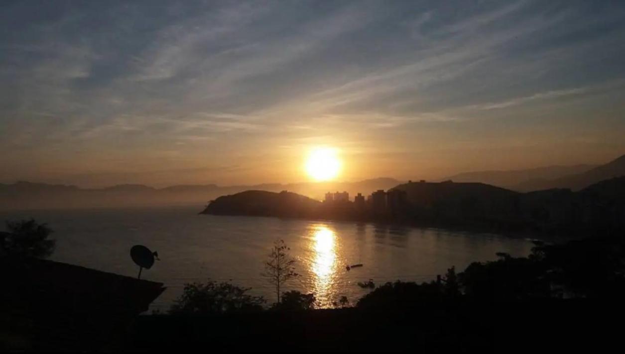 Por De Sol No Mar Da Cama Villa Caraguatatuba Ngoại thất bức ảnh